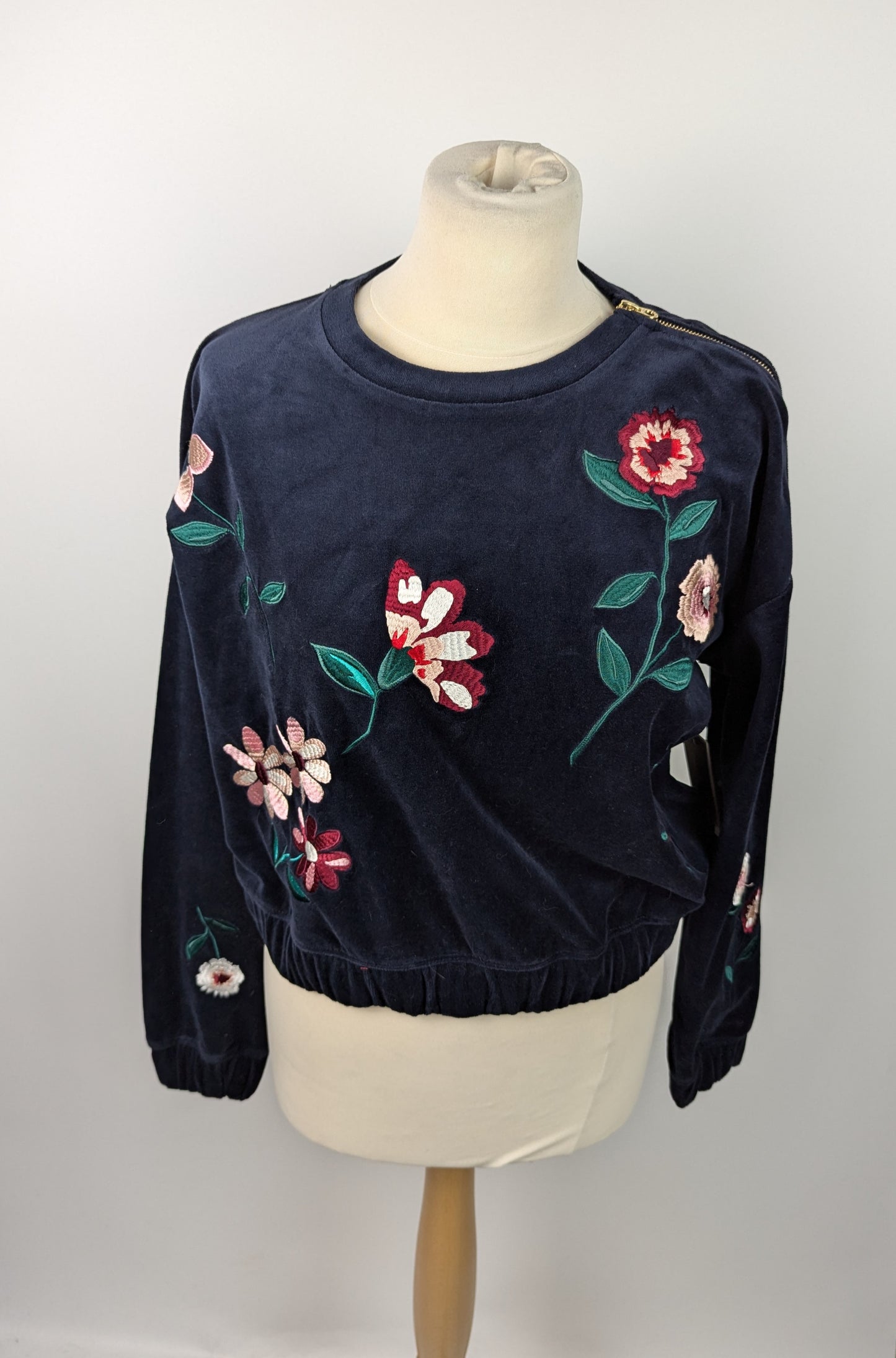 Juicy Couture Womens Spellbound Floral Embroidered Sweatshirt- Navy