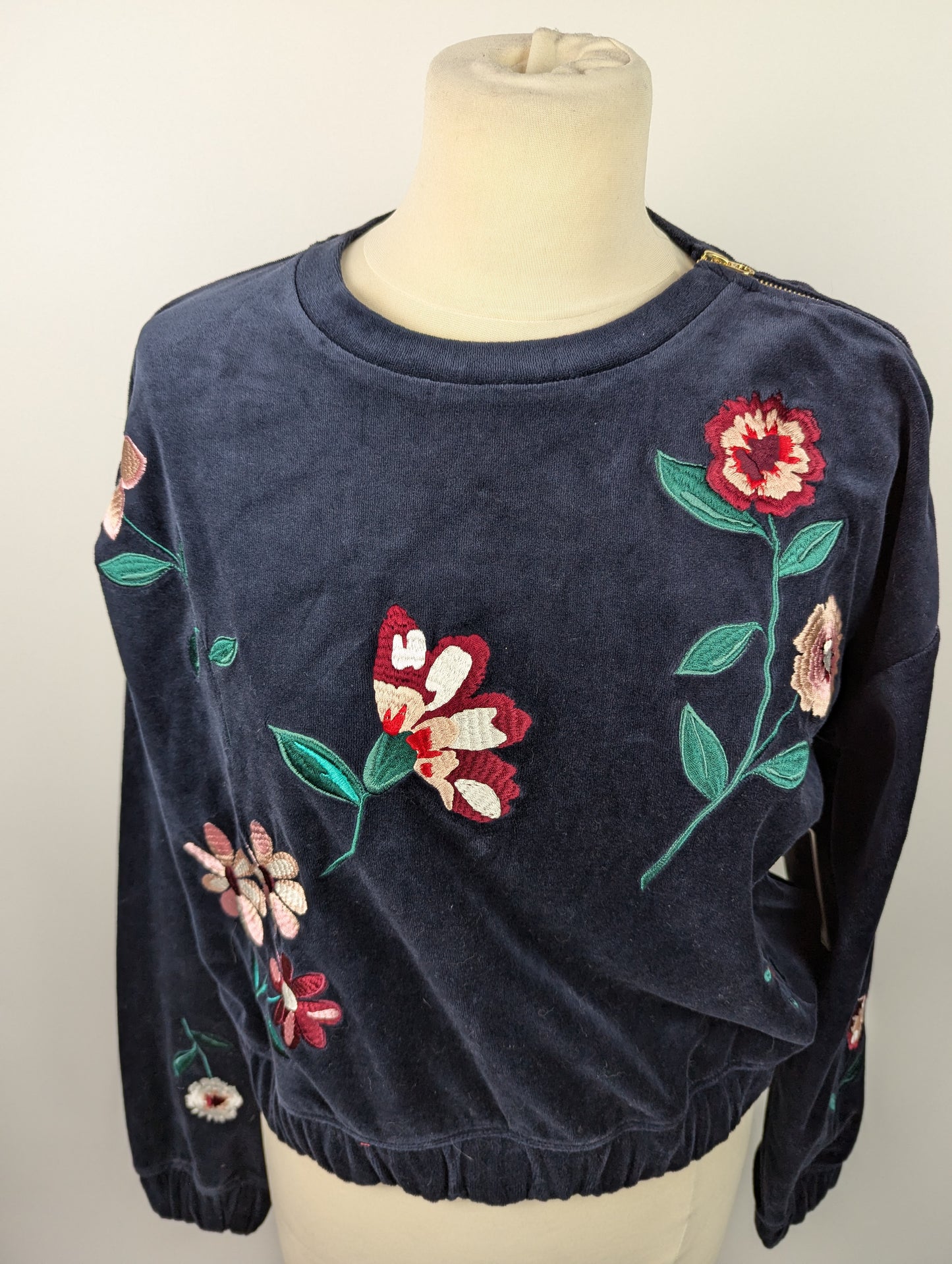 Juicy Couture Womens Spellbound Floral Embroidered Sweatshirt- Navy