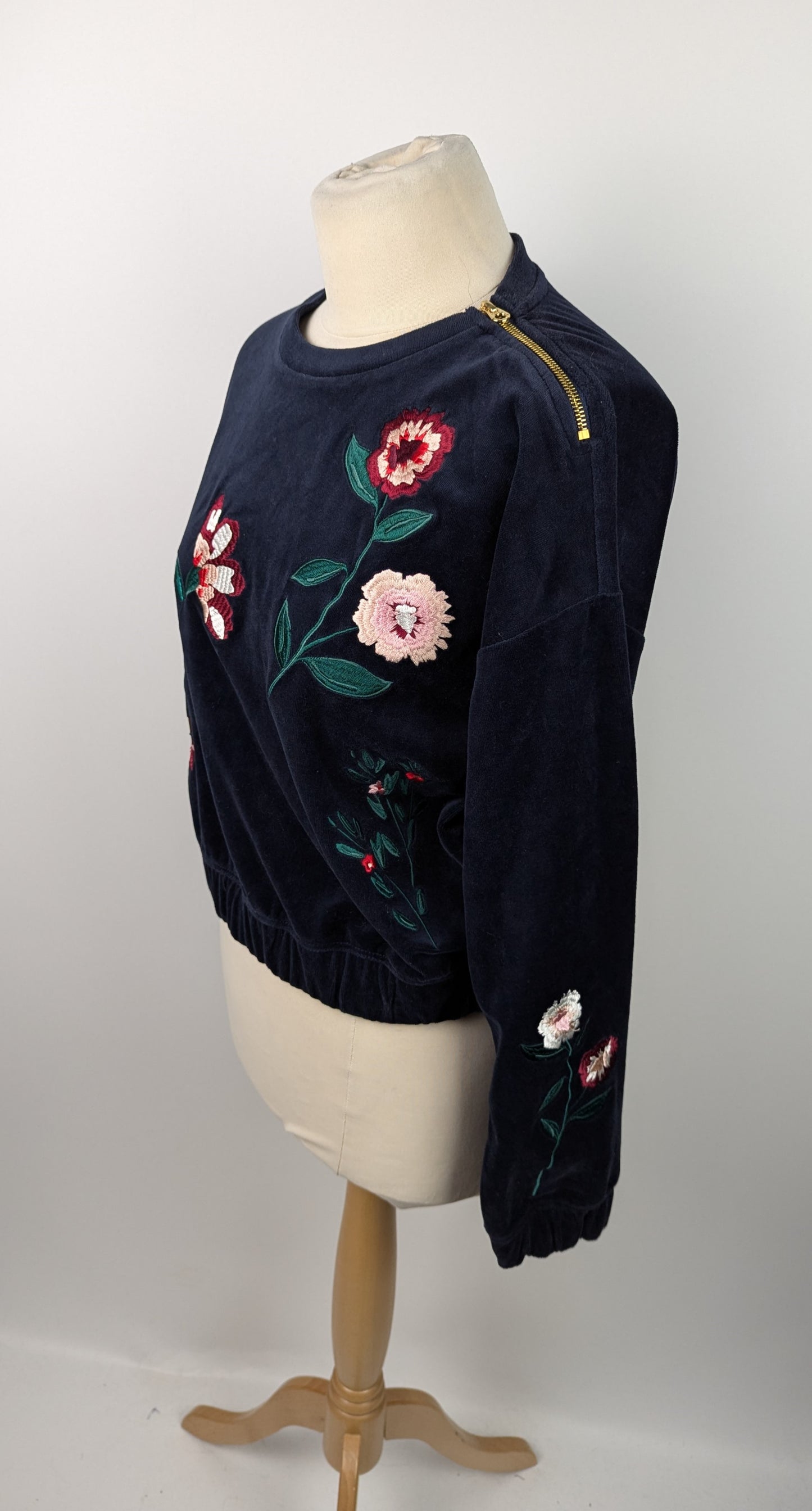 Juicy Couture Womens Spellbound Floral Embroidered Sweatshirt- Navy