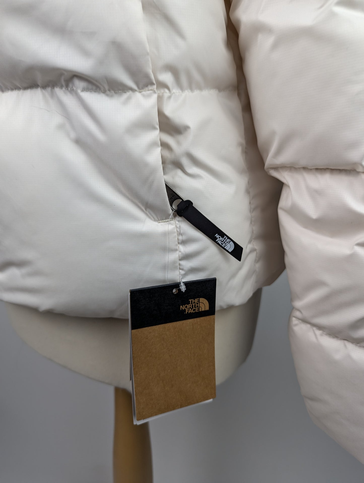 The North Face Saikuru Jacket - White / Black