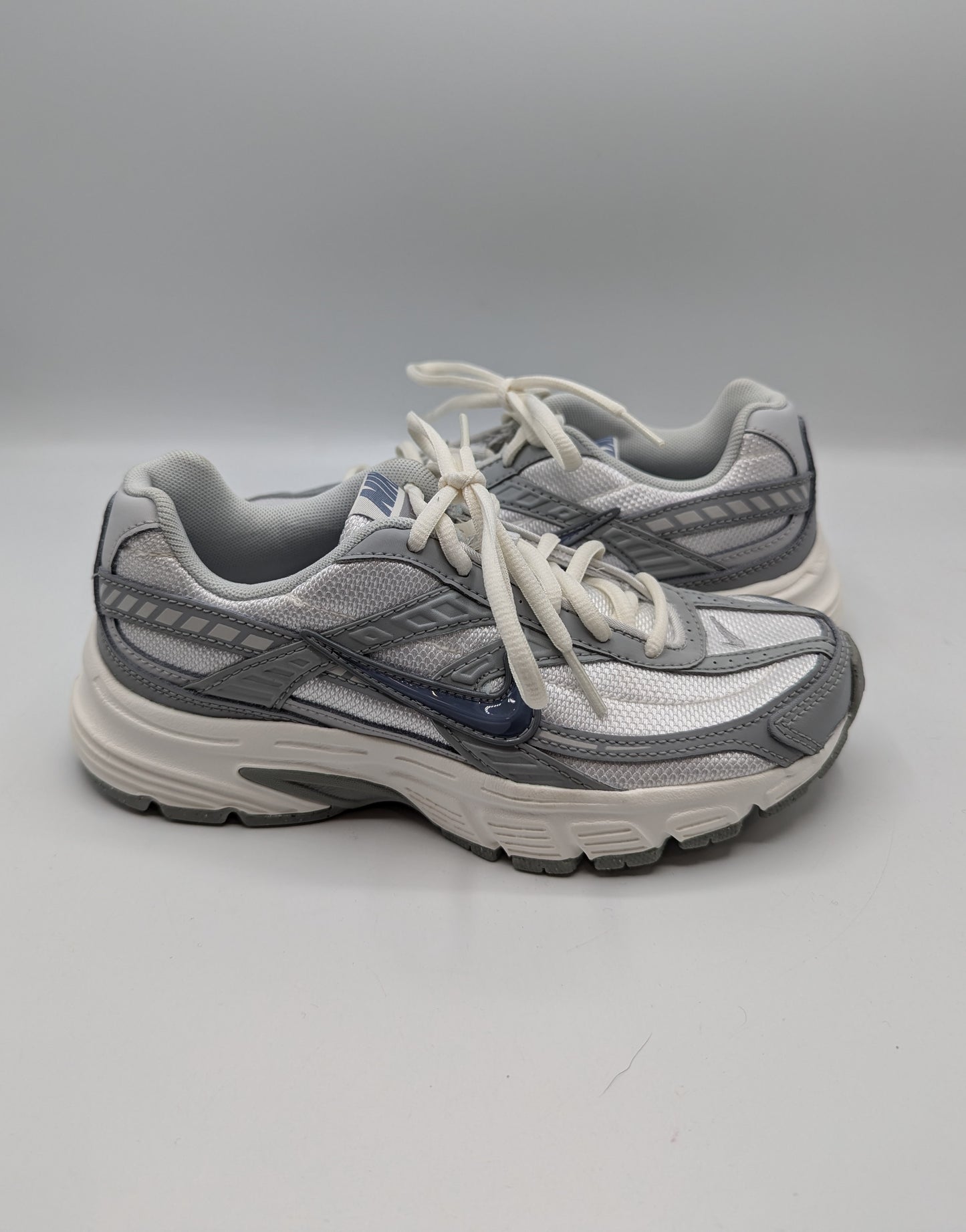 Nike Initiator Women's Running Shoe - Grey / White