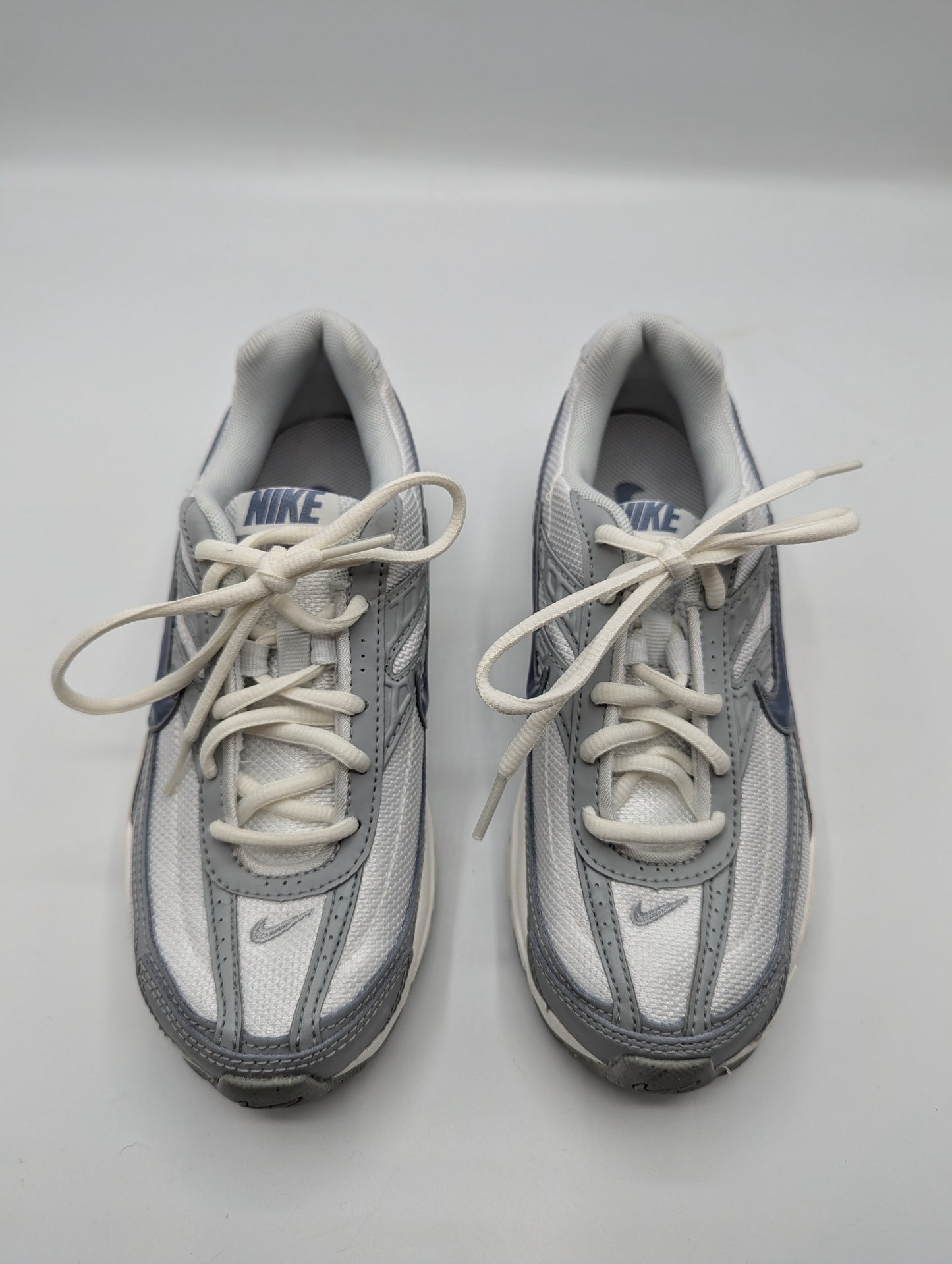 Nike Initiator Women's Running Shoe - Grey / White