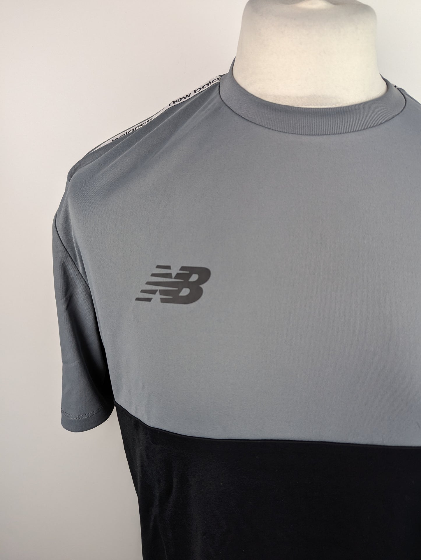 New Balance Mens Gym Top - Grey / Black
