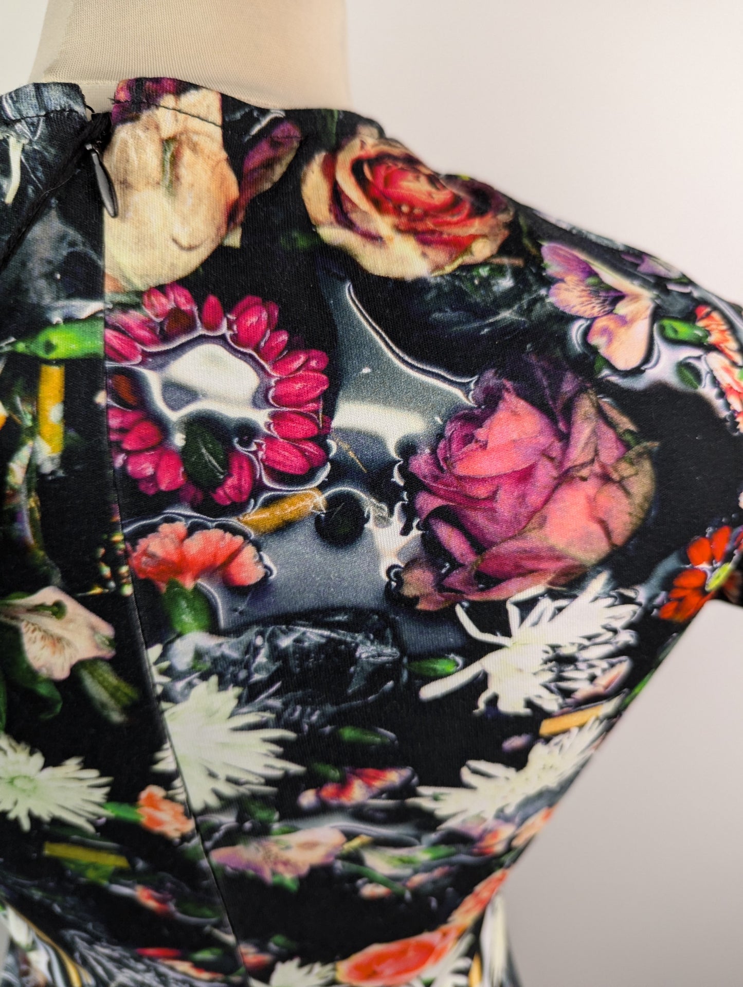 Alexander McQueen Womens Festival Floral Printed Jersey Dress - Black / Multi