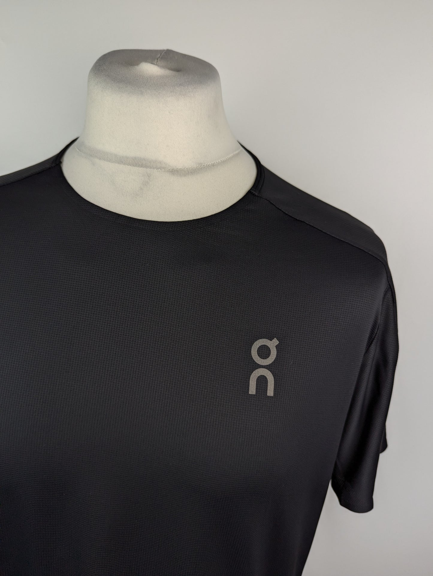 On Running Mens Performance Tee - Black / Grey