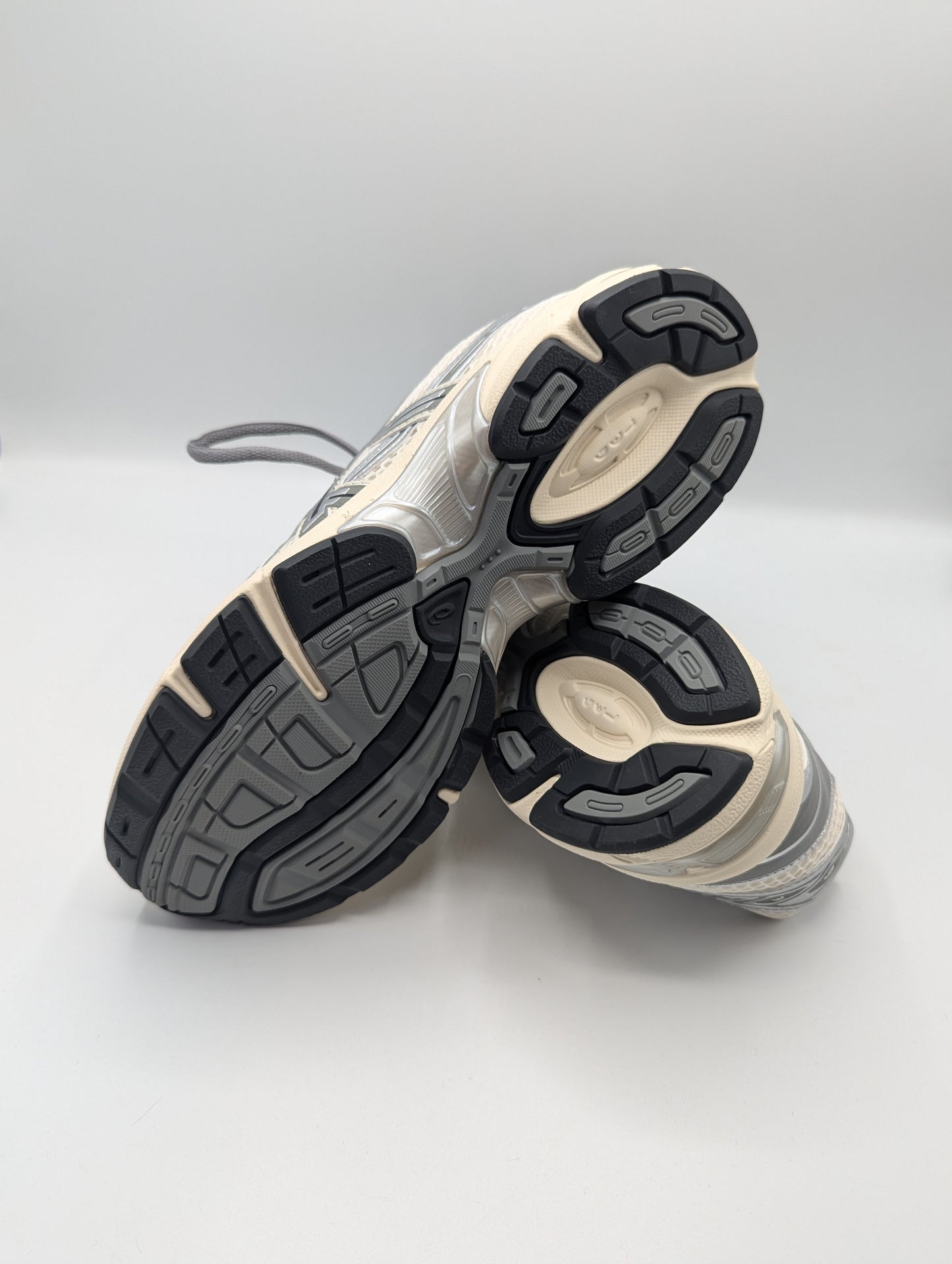 Asics GEL-1130 Running Trainers Womnes - Cream / silver / Grey