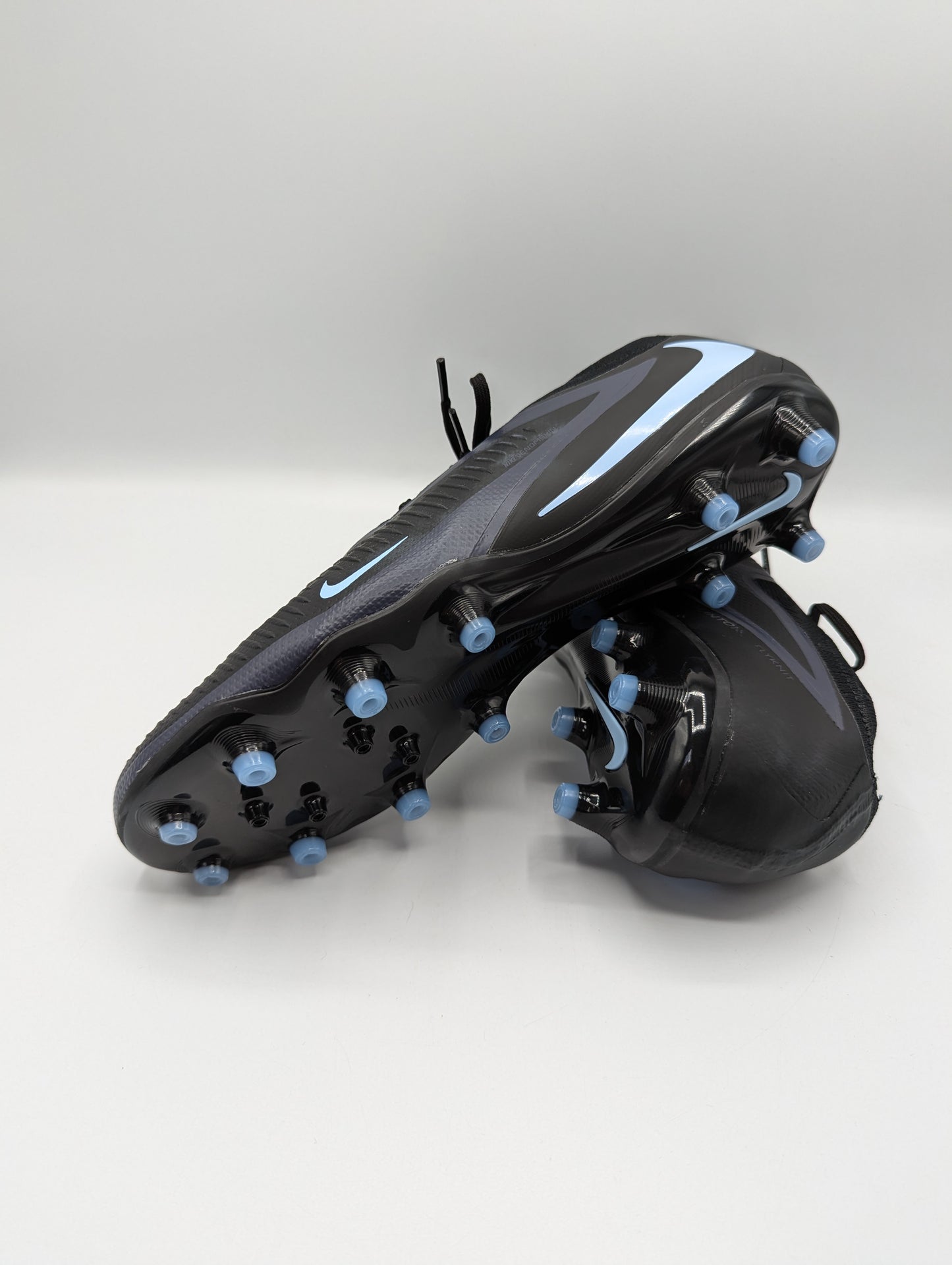 Nike Phantom 6 Low Pro Adults Firm Ground Football Boots - Black