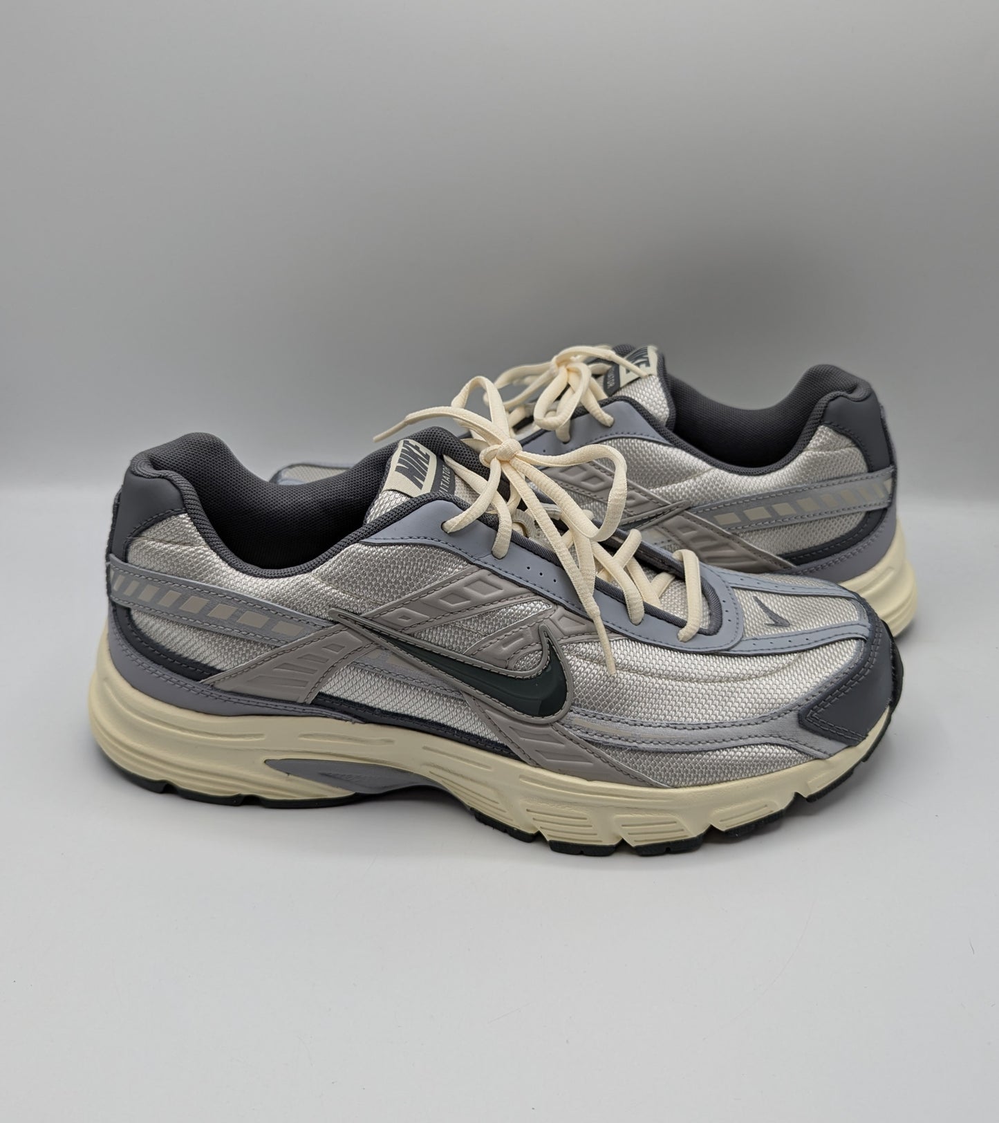 Nike Initiator Men's Running Shoes - Bone / Grey