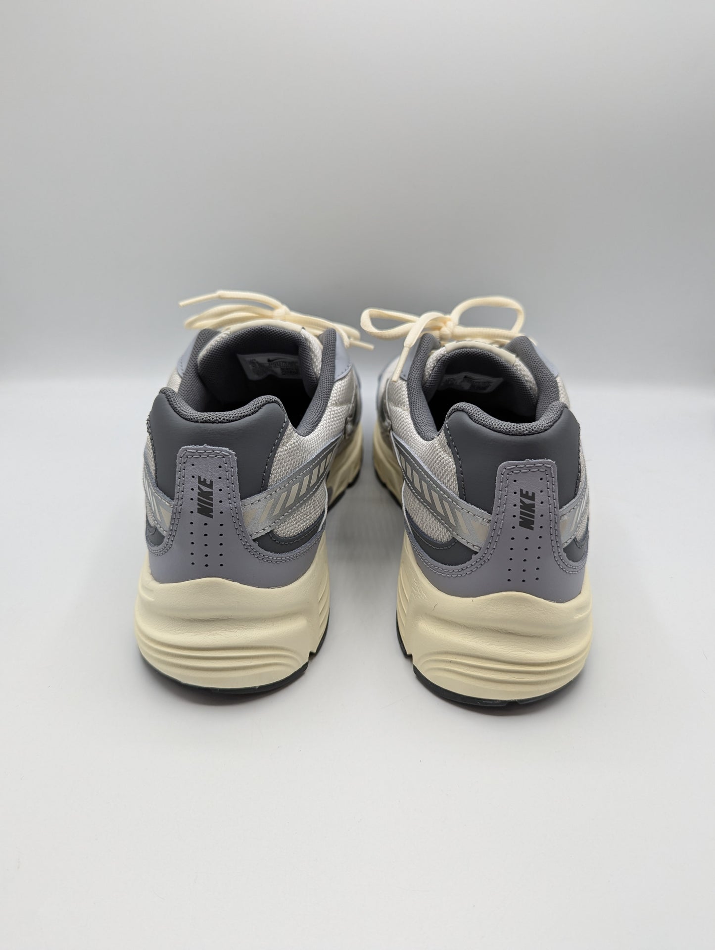 Nike Initiator Men's Running Shoes - Bone / Grey