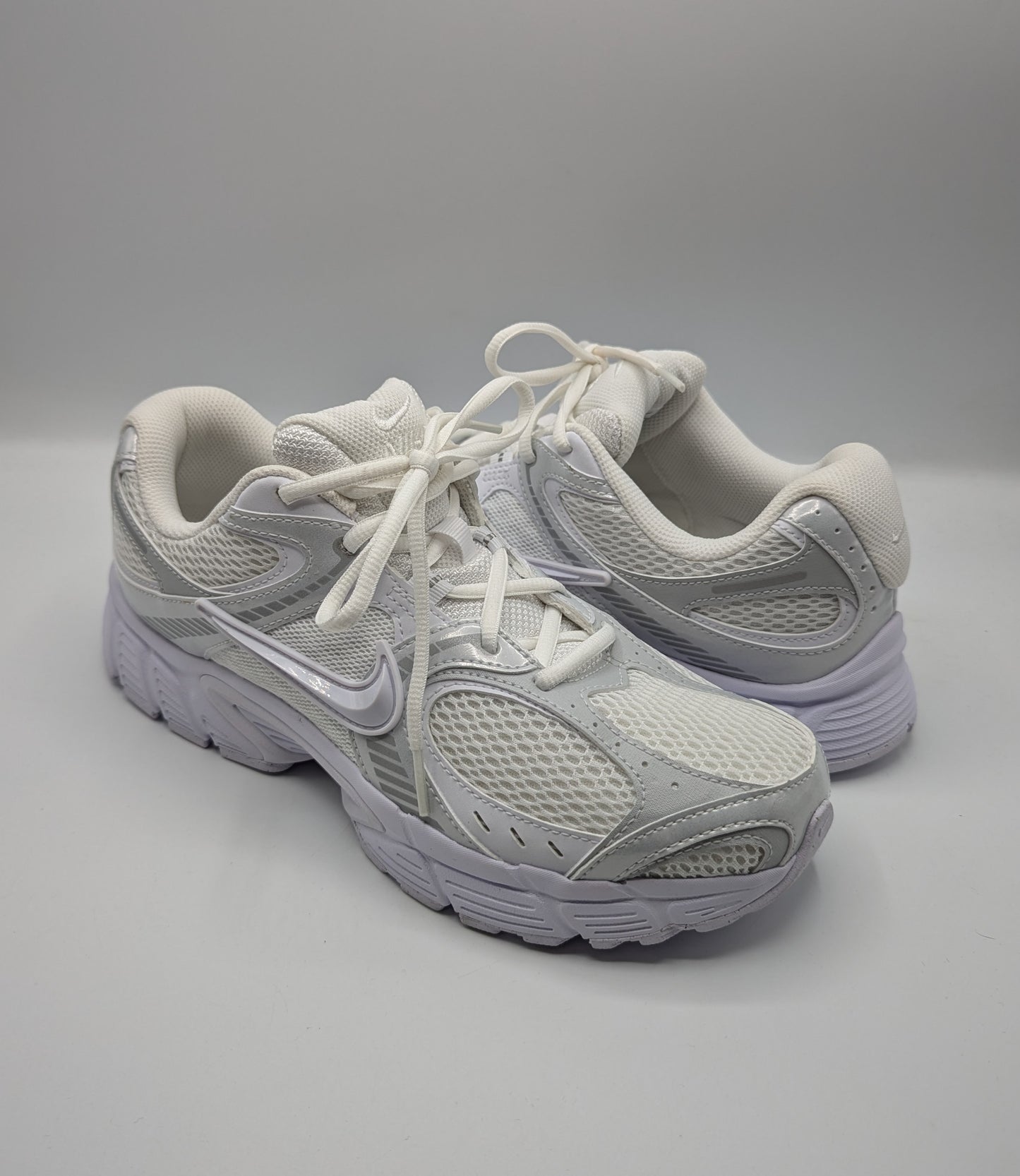 Nike V5 RNR Shoes Womens Trainers- White