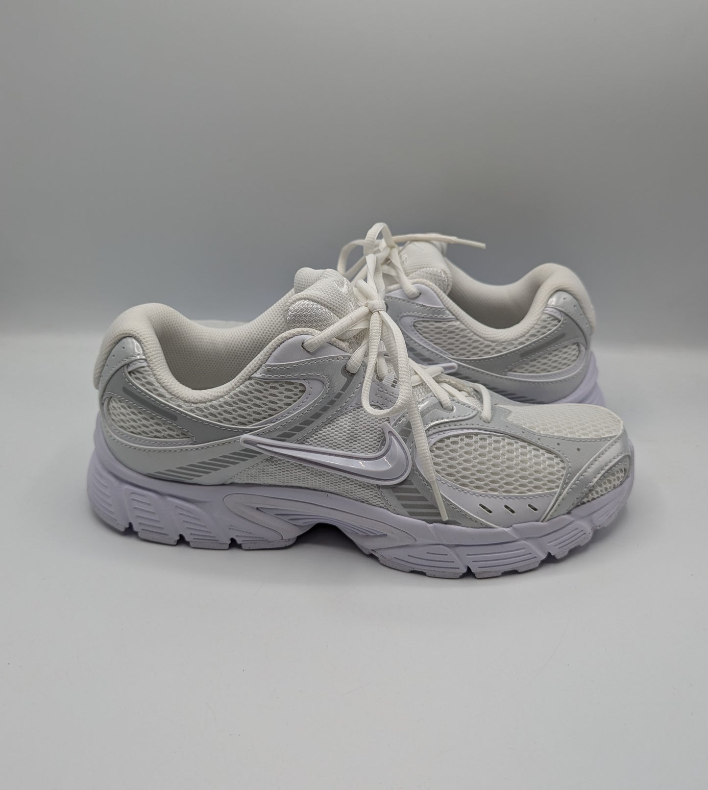 Nike V5 RNR Shoes Womens Trainers- White