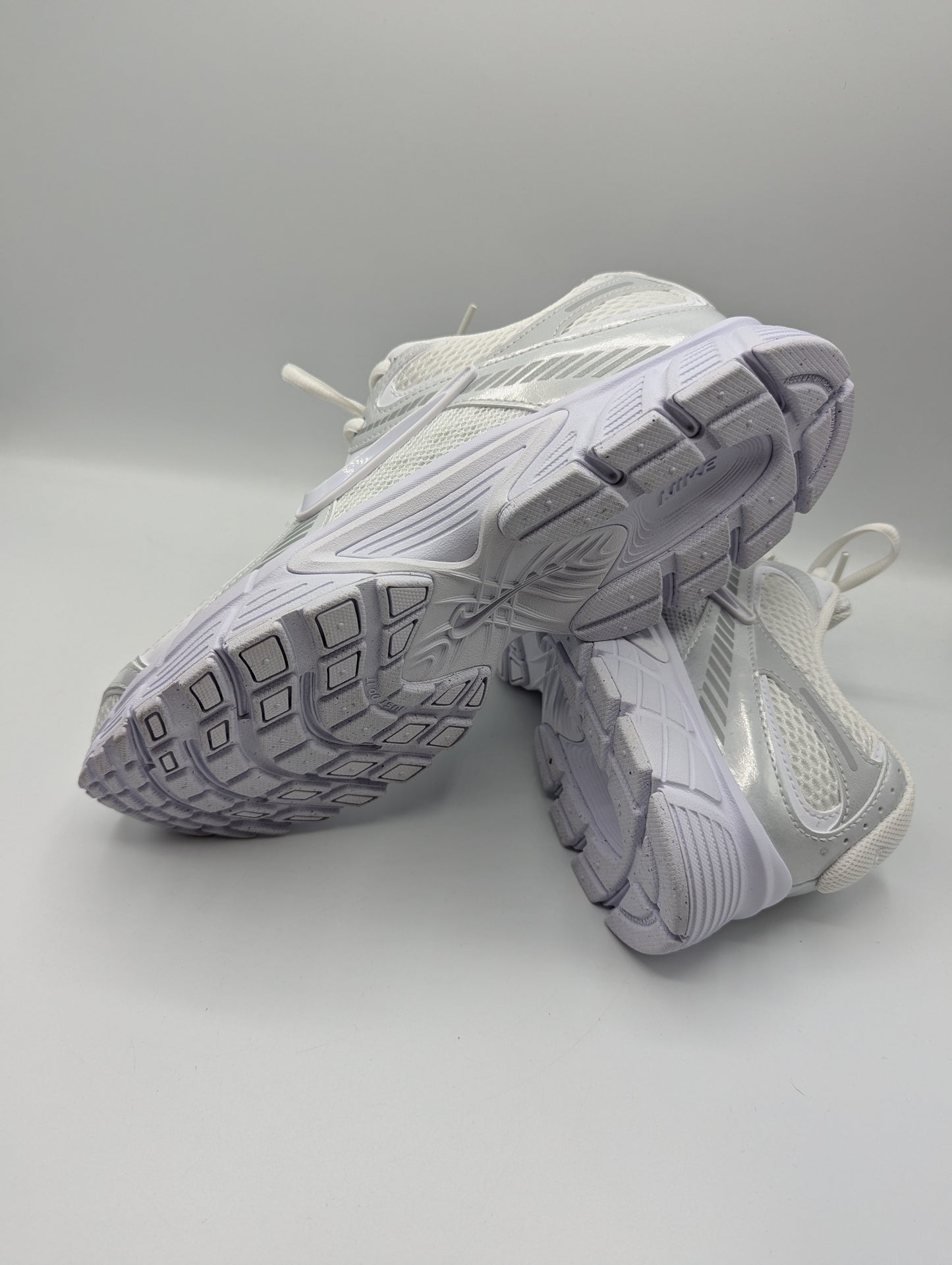 Nike V5 RNR Shoes Womens Trainers- White