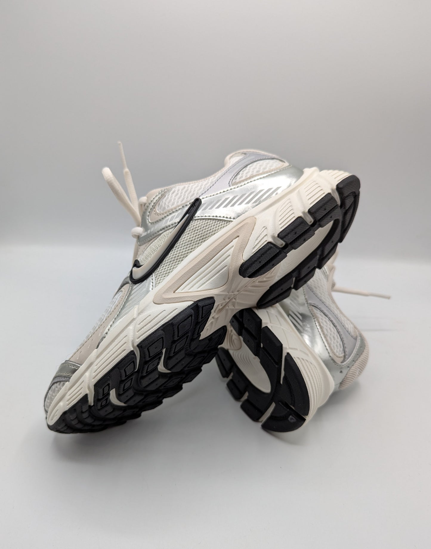 Nike V5 RNR Shoes Womens Trainers- Off White / Beige