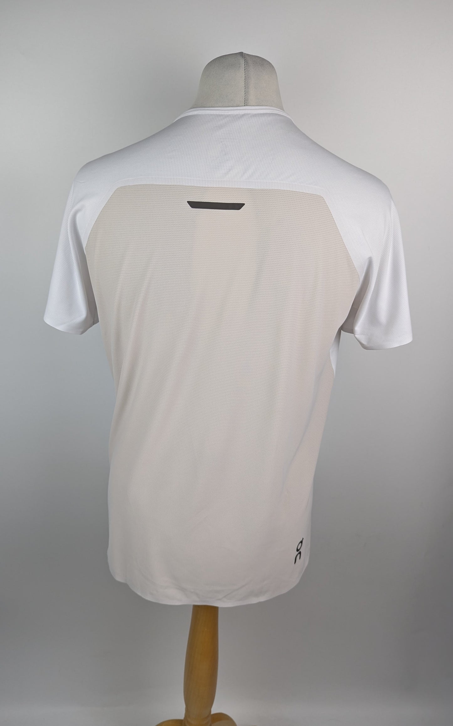 On Running Mens Performance Tee - White / Taupe