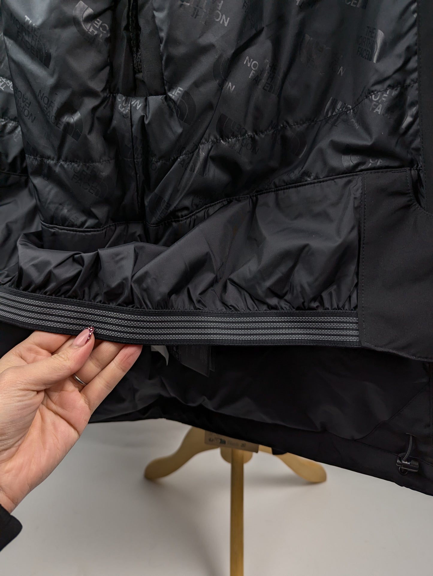 The North Face Men's Descendit Waterproof Insulated Ski Jacket - Black