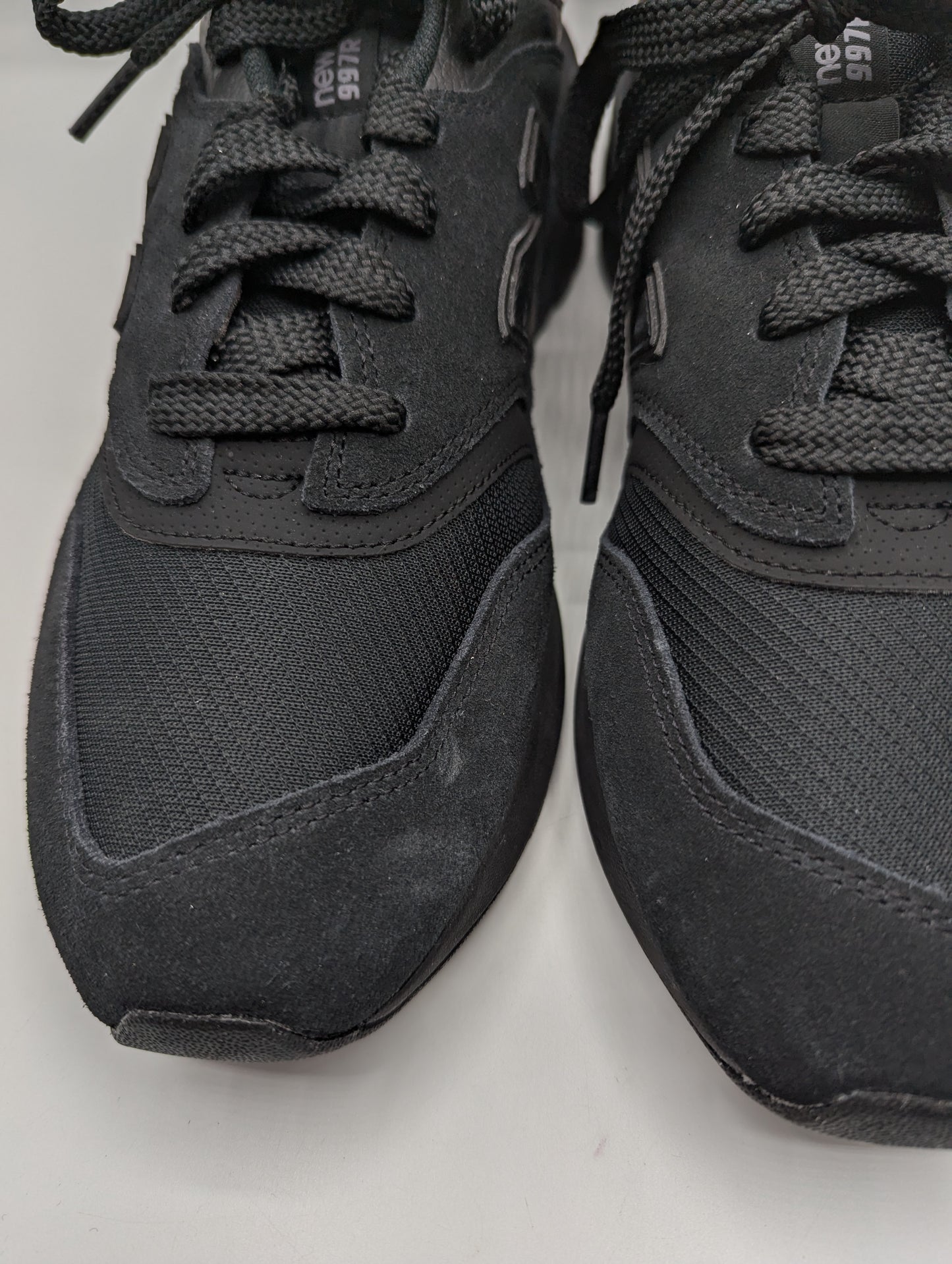 New Balance NB 977R Trainers Mens - Black