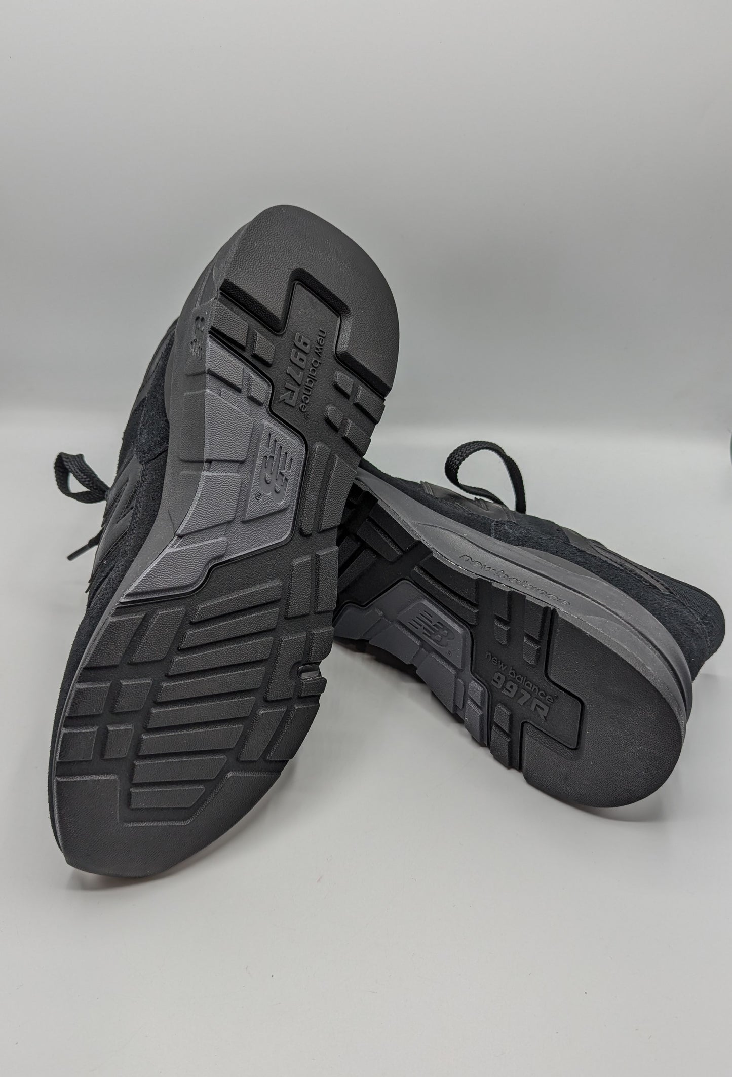 New Balance NB 977R Trainers Mens - Black