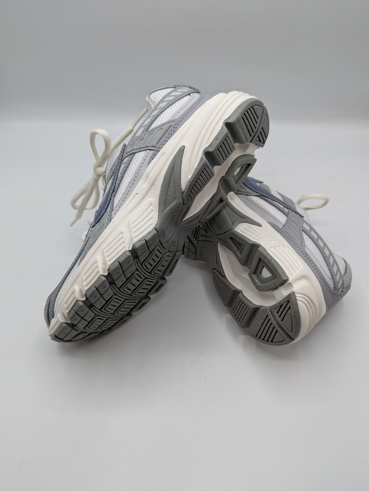 Nike Initiator Women's Running Shoe - Grey / White