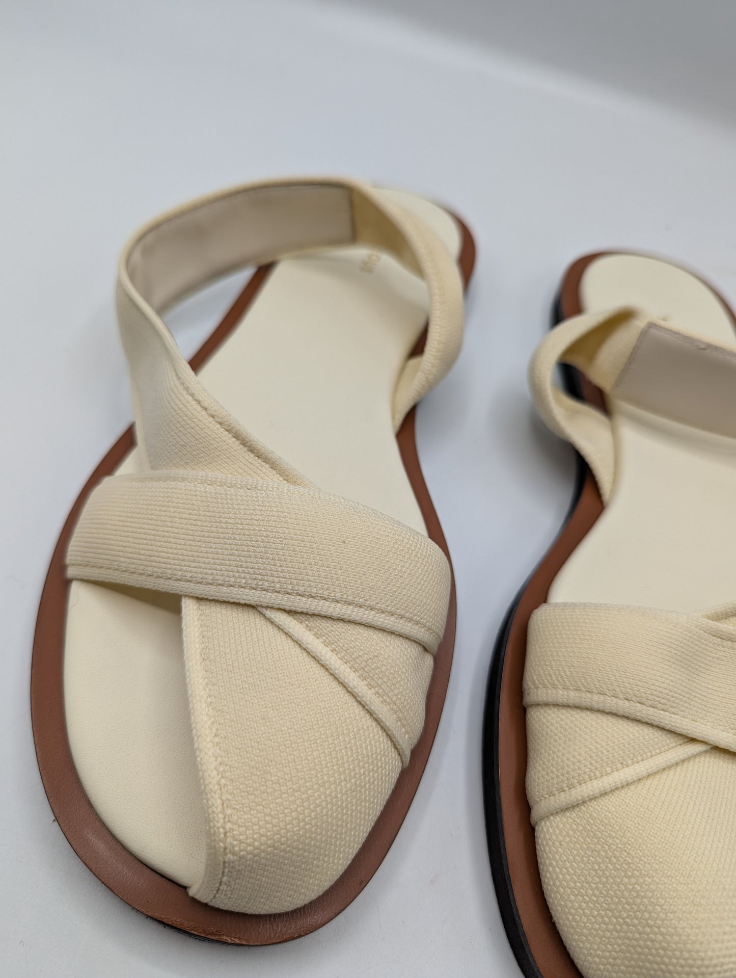 Neous Womens Ogma Flat Sandals - Cream