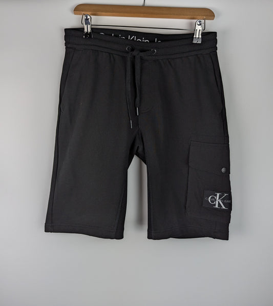 Calvin Klein Jeans Mens badge cargo shorts - black