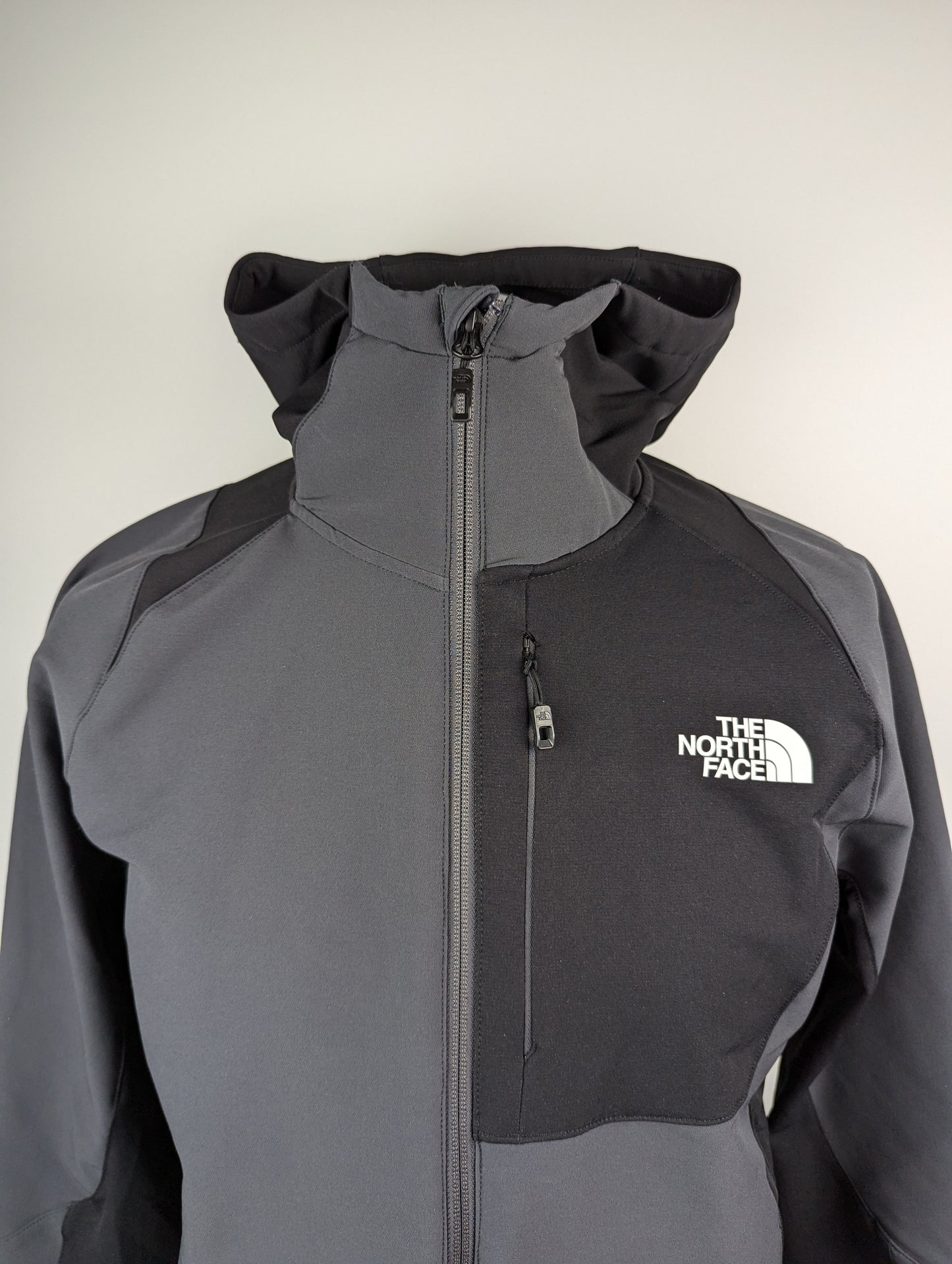 THE NORTH FACE Men’s Athletic Outdoor Softshell Hooded Jacket - Grey / Black