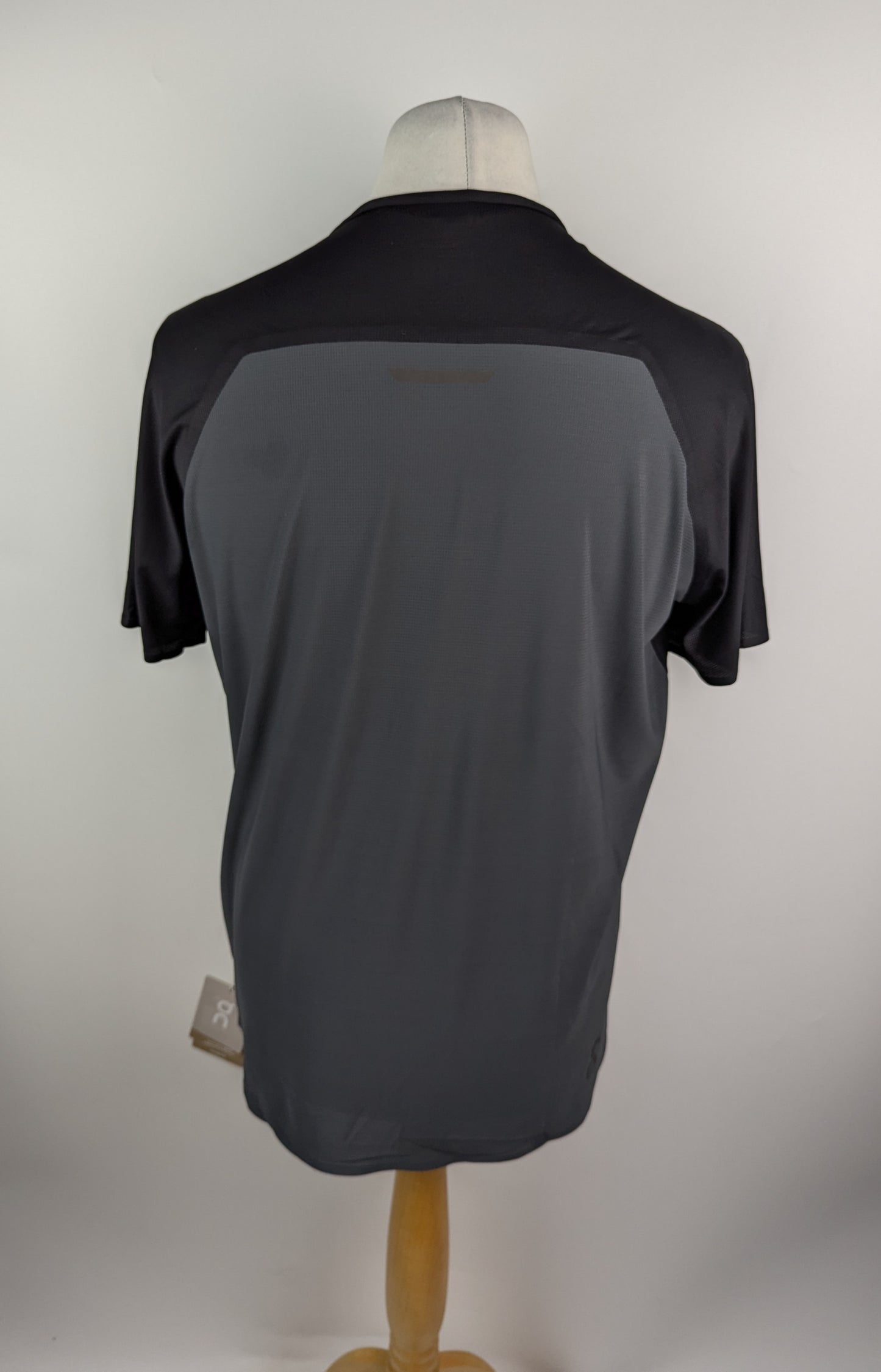 On Running Mens Performance Tee - Black / Grey