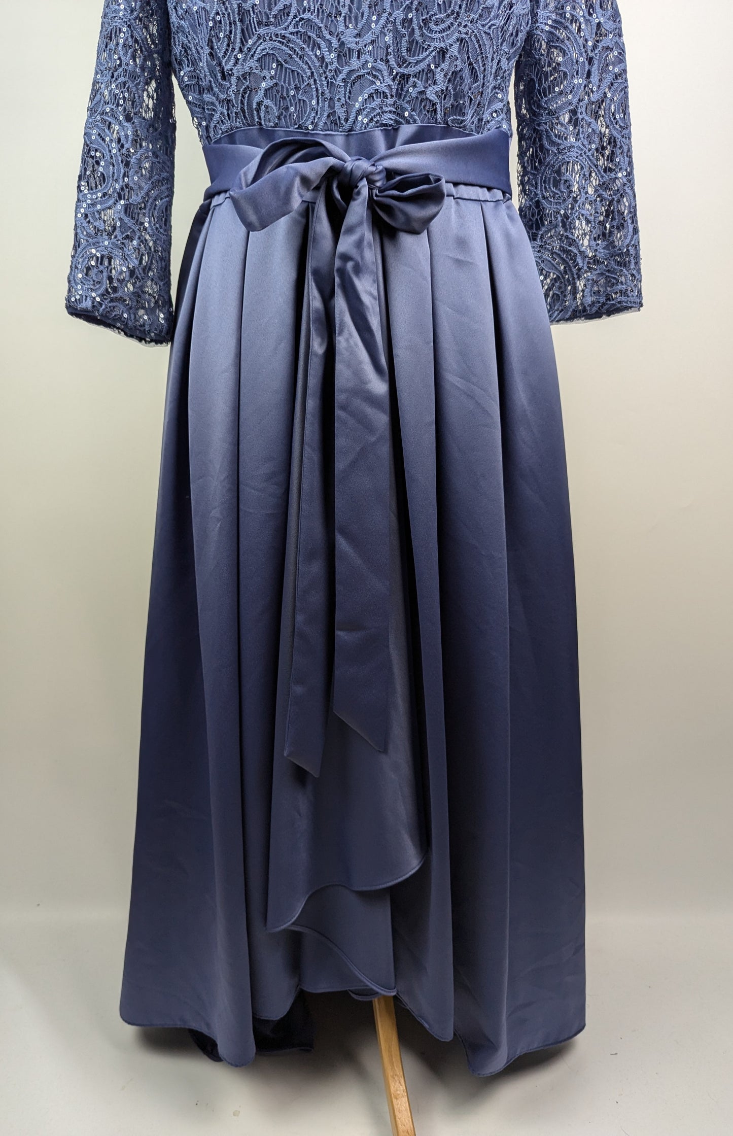 Gina Bacconi Leona Sequin Lace Dress - Wedgewood Blue
