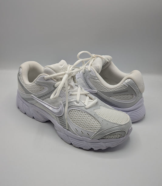 Nike V5 RNR Shoes Womens Trainers- White