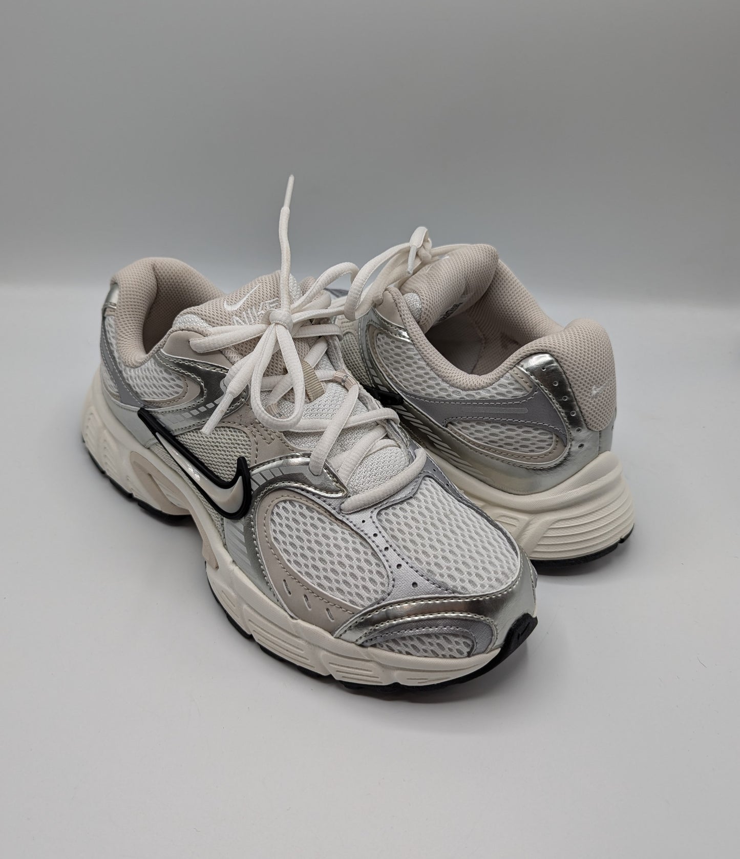 Nike V5 RNR Shoes Womens Trainers- Off White / Beige