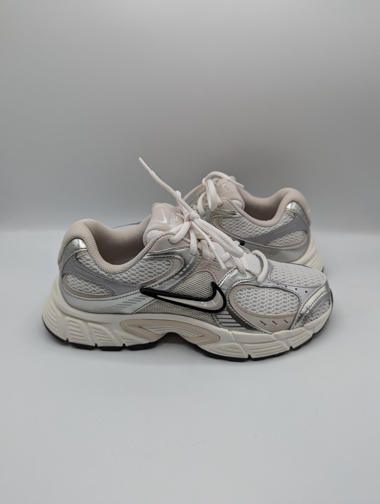 Nike V5 RNR Shoes Womens Trainers- Off White / Beige