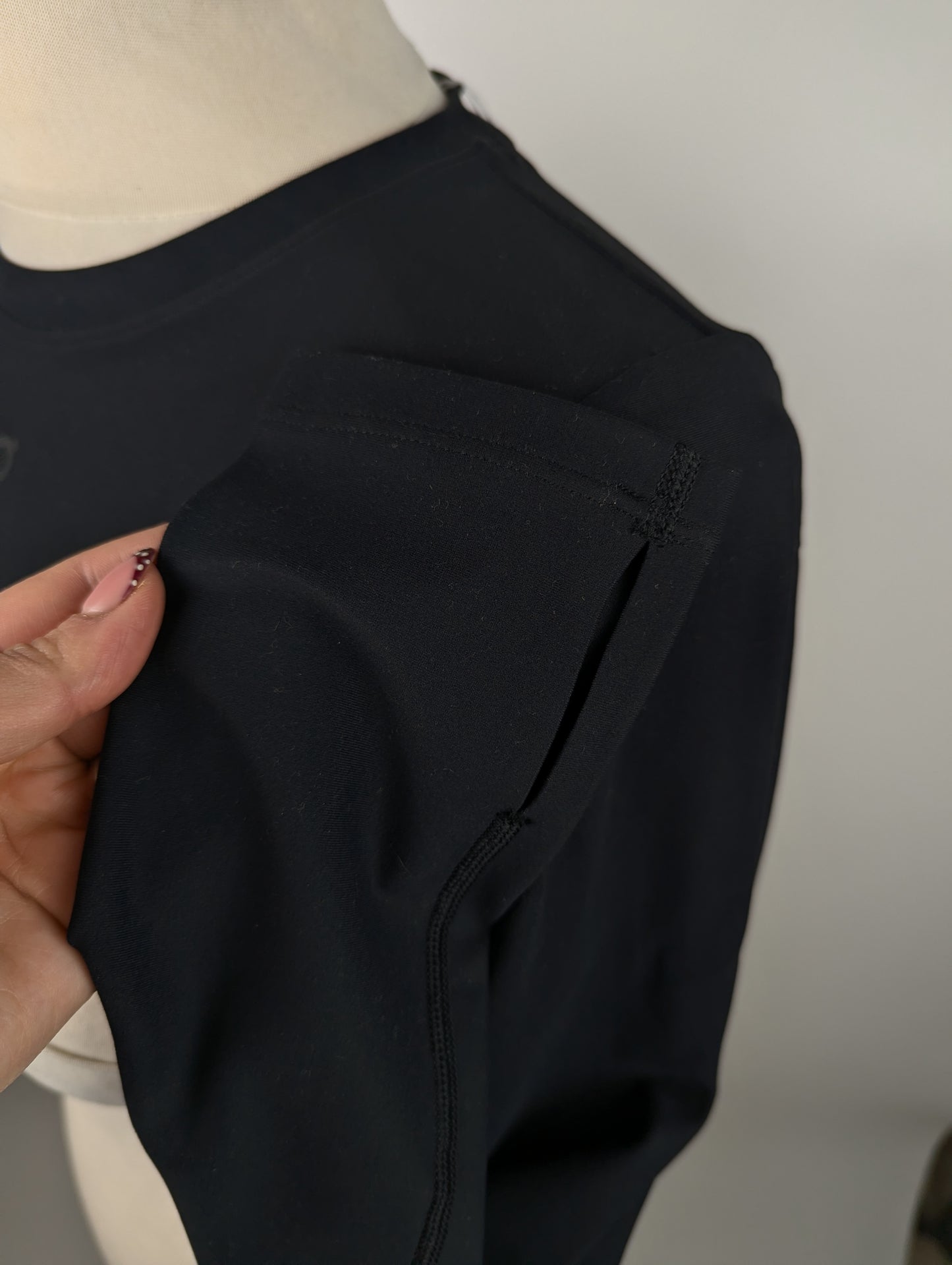 ON Women's Studio Bolero Long-Sleeve Performance Gym Top - Black