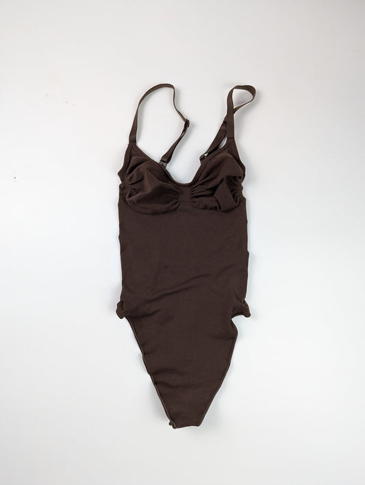 SKIMS Seamless Sculpt fitted stretch-woven body - Cocoa Brown