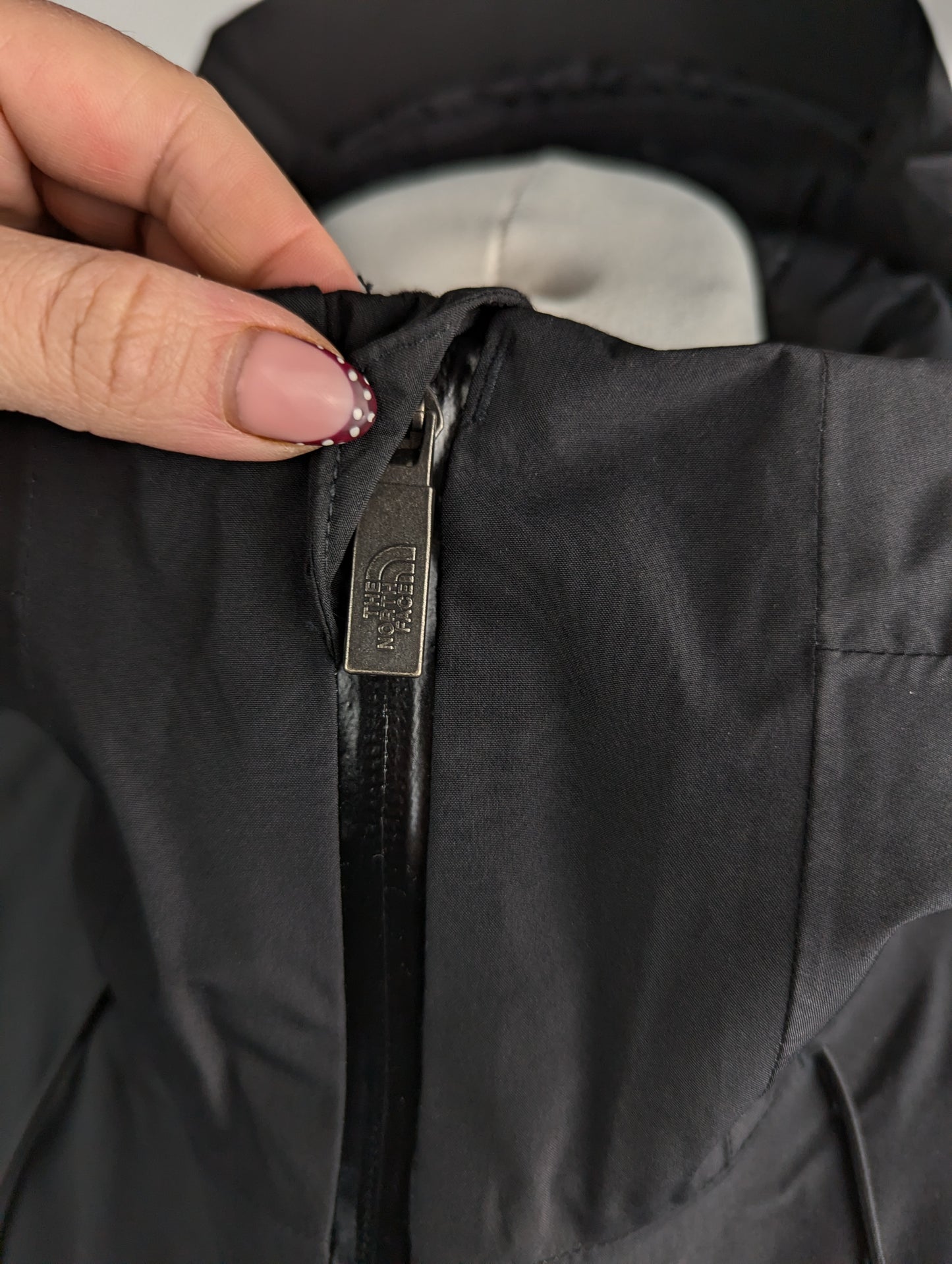 The North Face Men's Descendit Waterproof Insulated Ski Jacket - Black