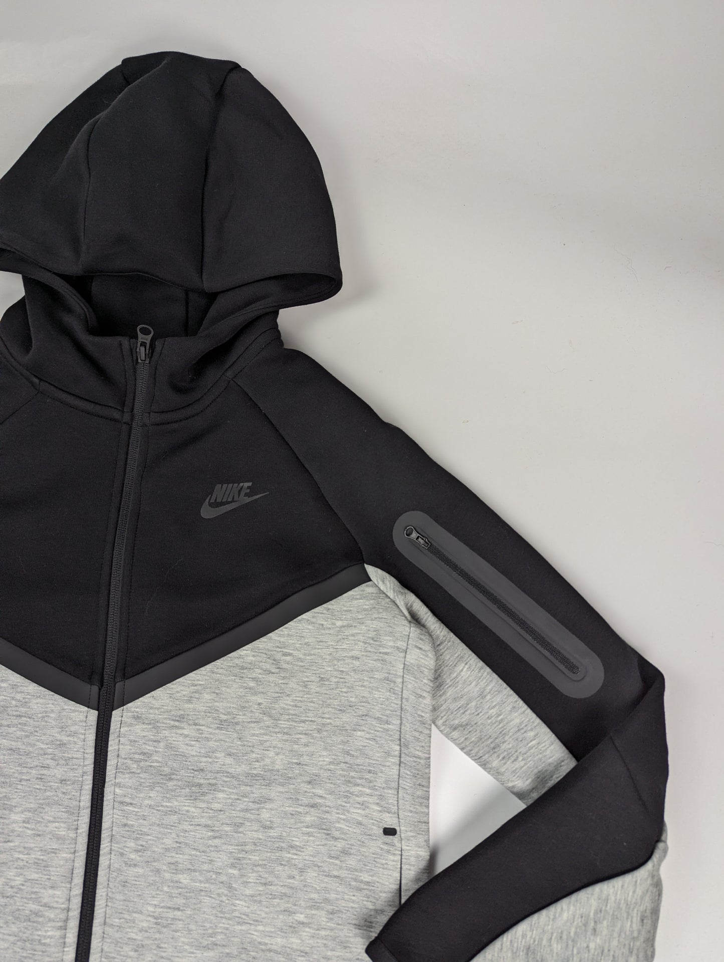 Nike Sportswear Tech Fleece Full-Zip Hoodie Juniors - Grey / Black
