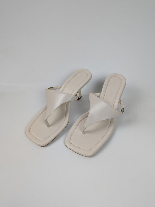 Coach Womens Heritage C Plaque Thong Sandal Heeled - Chalk White