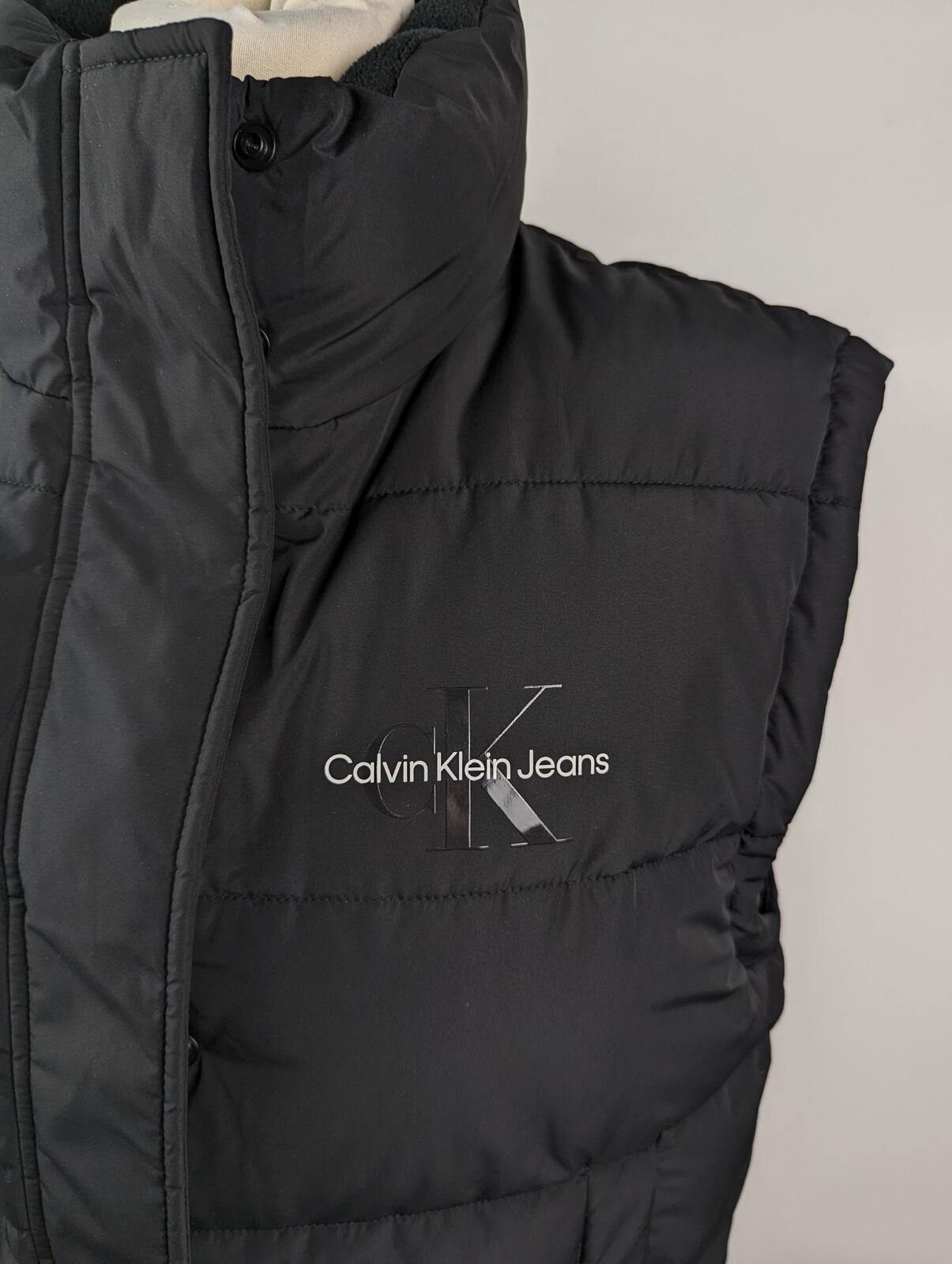Calvin Klein Jeans Women's essential Water Resistant Gilet - Black