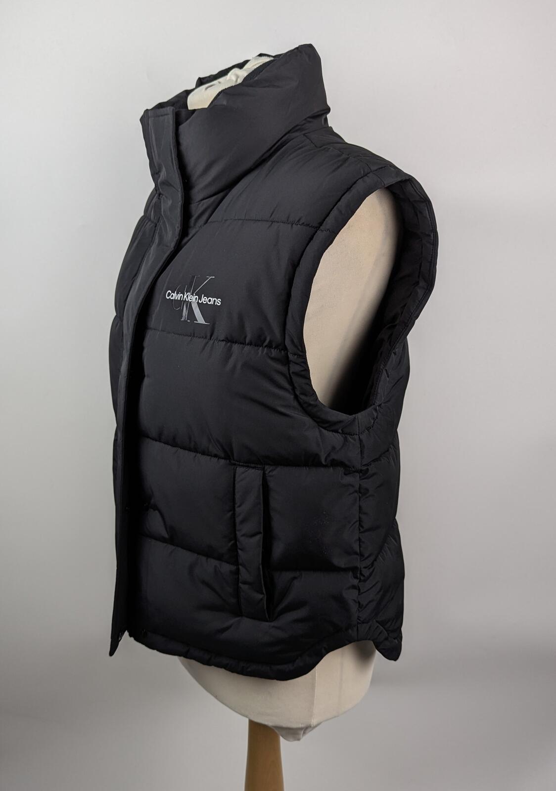 Calvin Klein Jeans Women's essential Water Resistant Gilet - Black