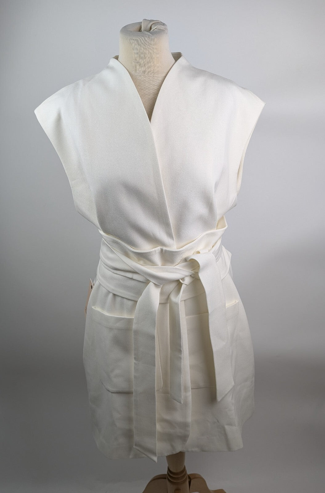 Odd Muse The Ultimate Muse Sleeveless Dress With Additional Belts - white