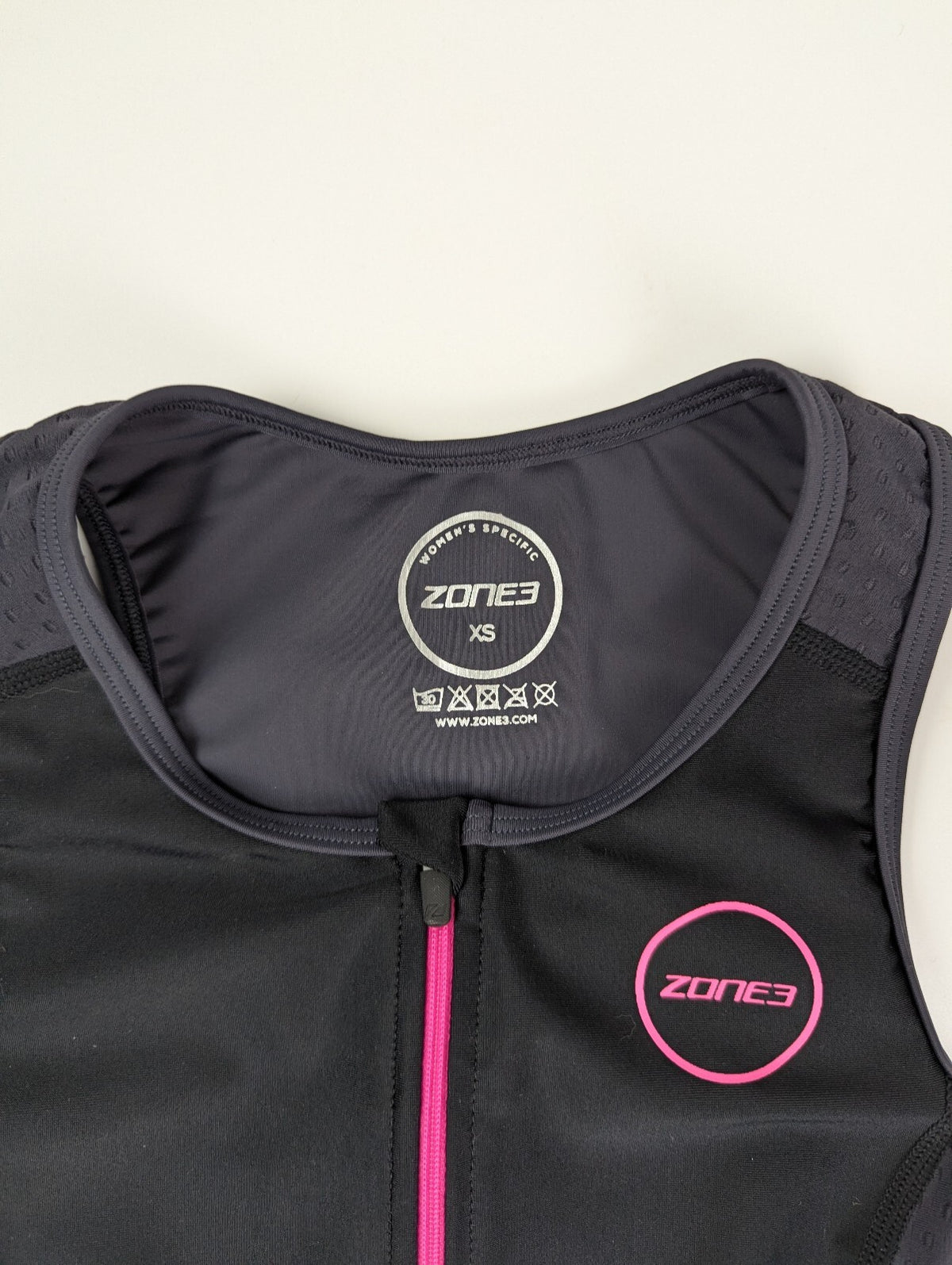 ZONE3 Aquaflo Plus Womens Tri Swim Top - Black/Pink