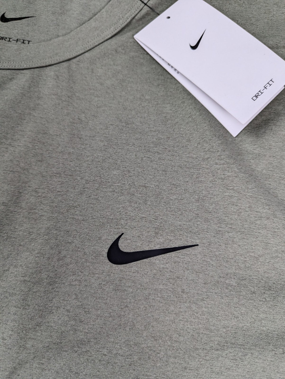 Nike Dri-FIT UV Hyverse Men's gym -  Light army (green)