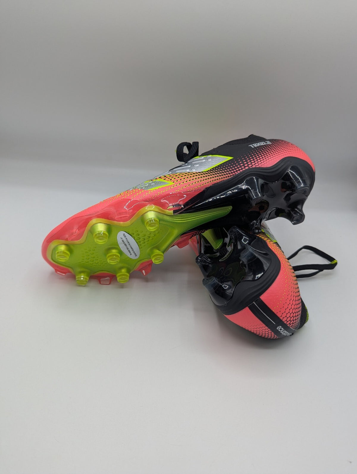 New Balance-Tekela Pro Low Laced FG v4+ Football boots - Black / pink