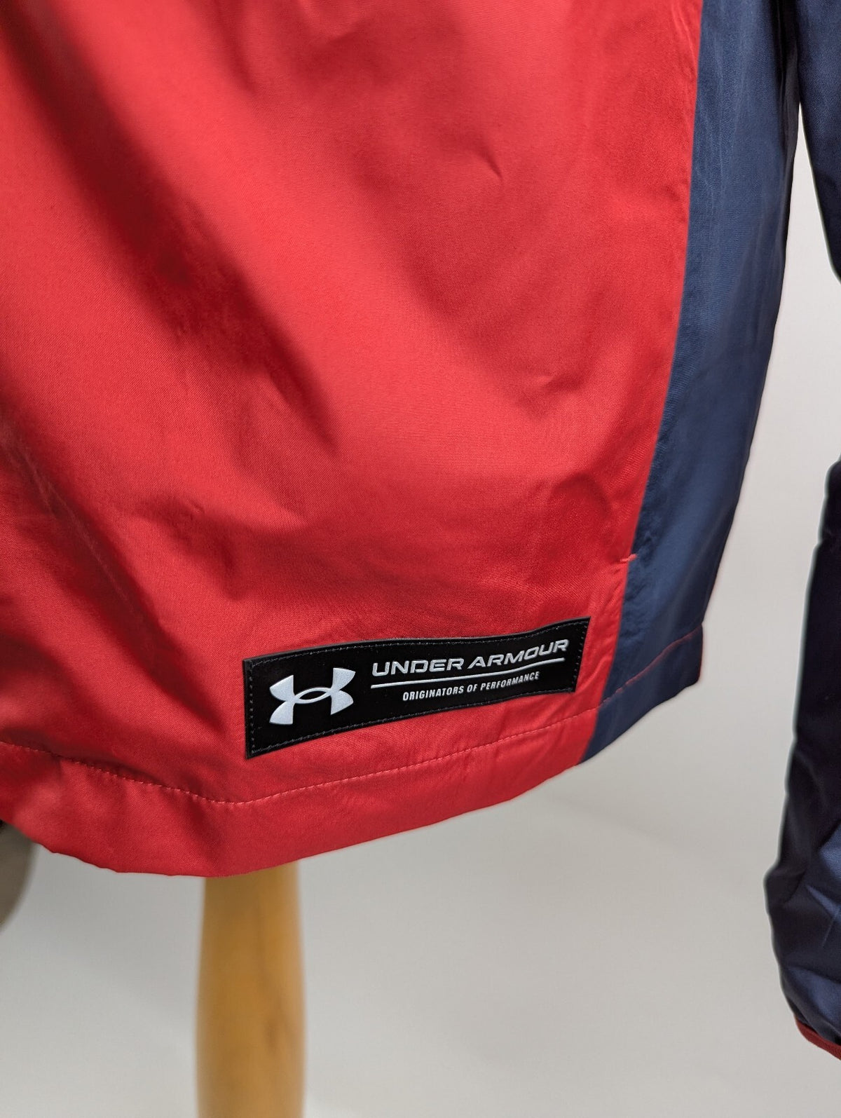 Under Armour Rush Woven Men's Lightweight jacket - Red